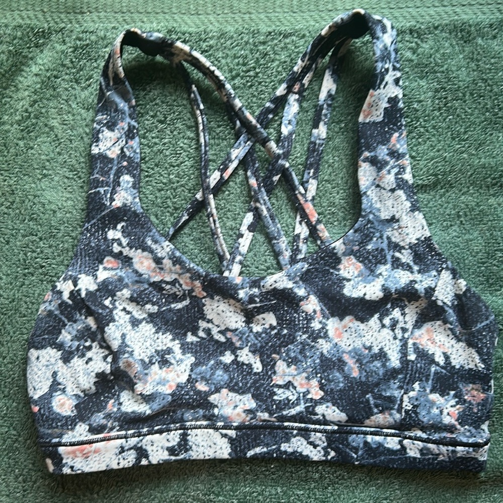 Lululemon free to be serene sports bra size 4